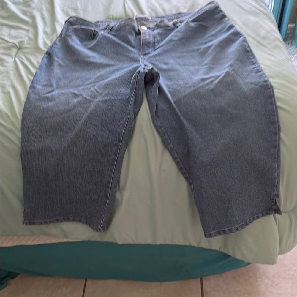 Classic Women’s Capri Blue Denim Jeans